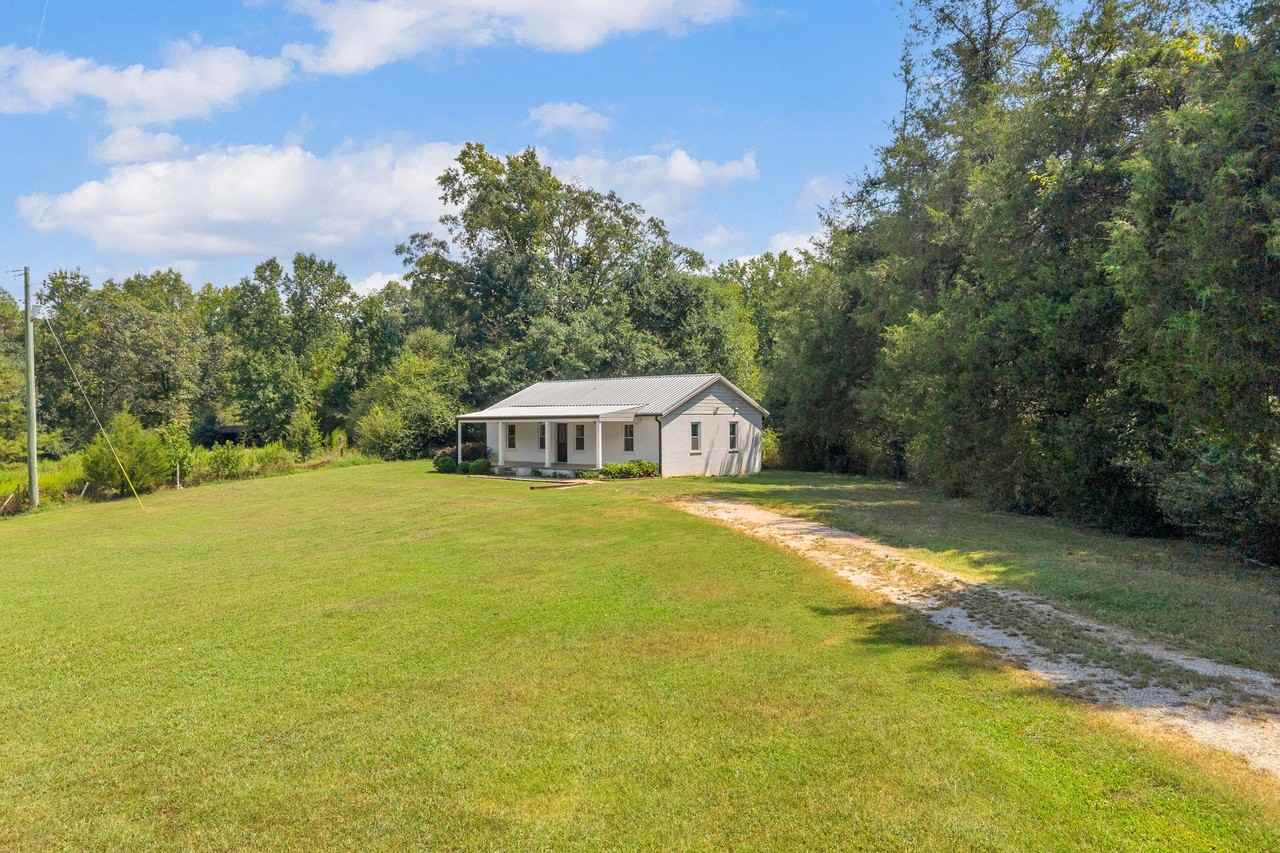 649 Adamstown Rd - Photo 4 of 44