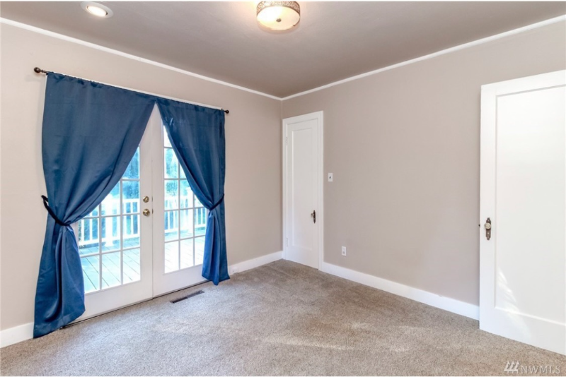 2215 E 68th St - Photo 6 of 11