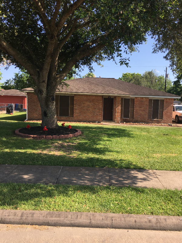 1316 Hospital Dr - Photo 2 of 4