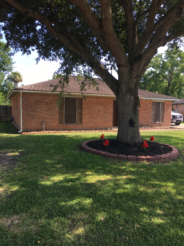 1316 Hospital Dr - Photo 3 of 4