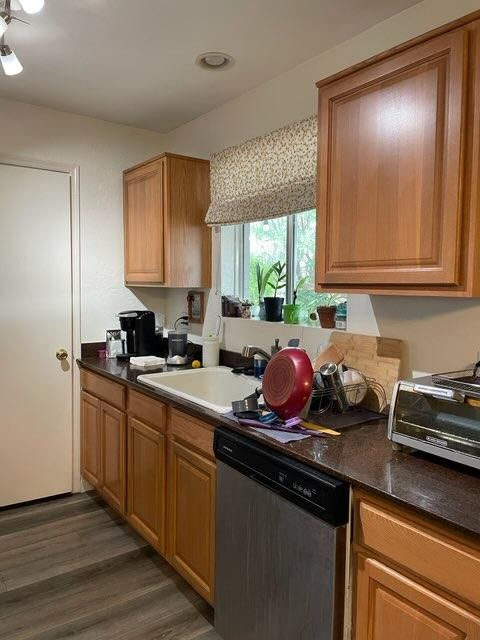 1135 W 9th St - Photo 5 of 11