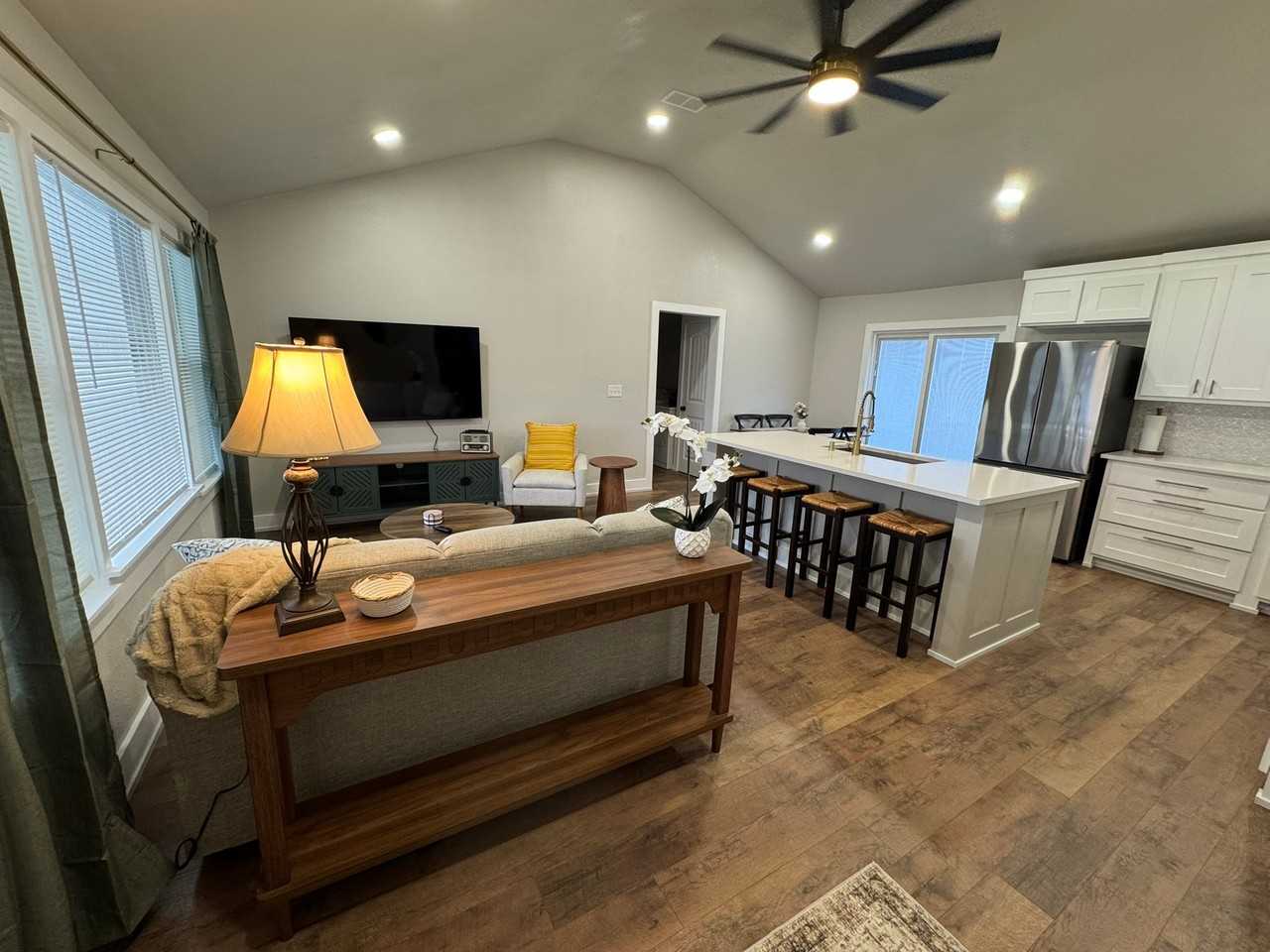 1309 E Seminole Ave - Photo 2 of 16