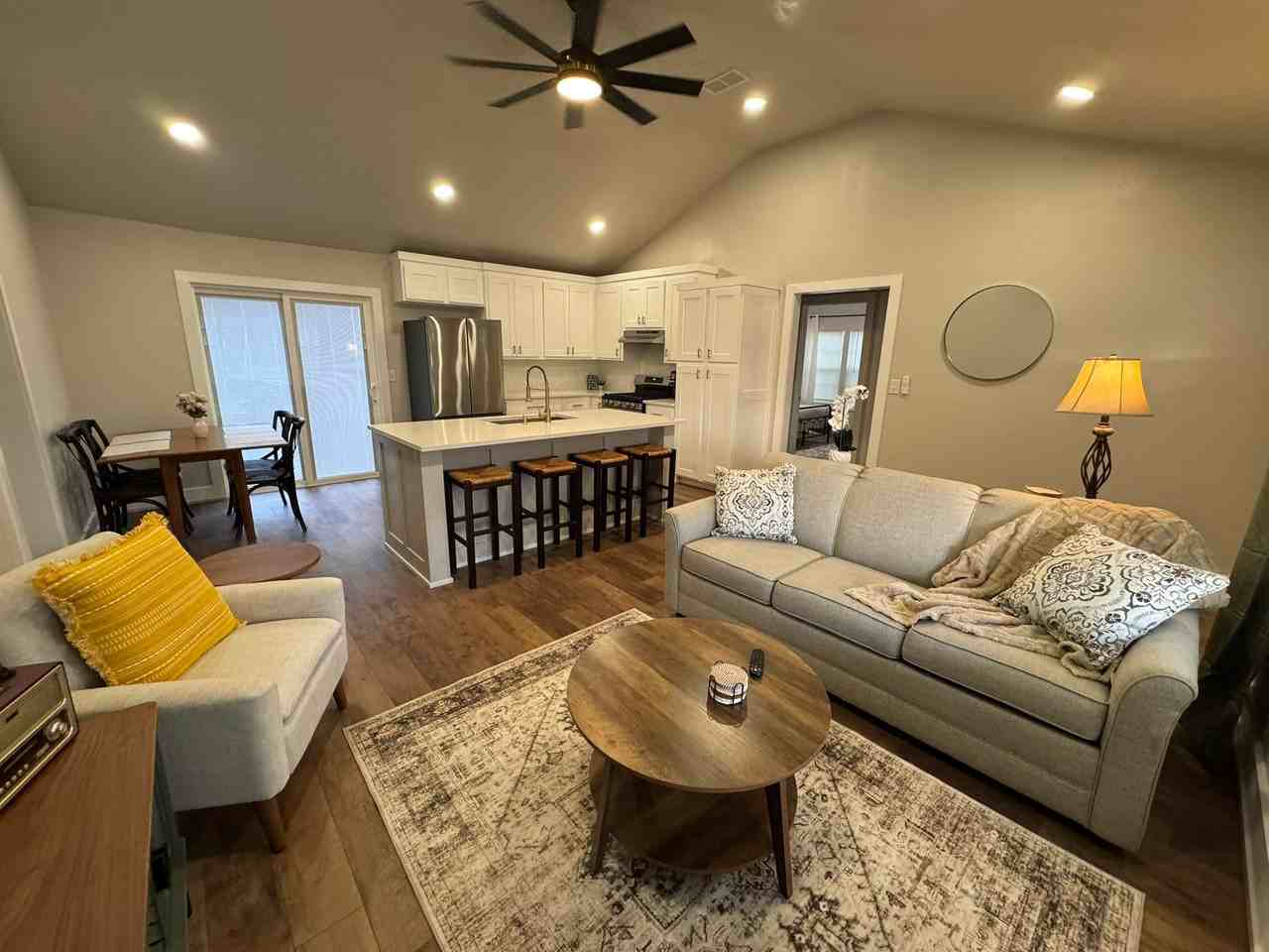 1309 E Seminole Ave - Photo 3 of 16