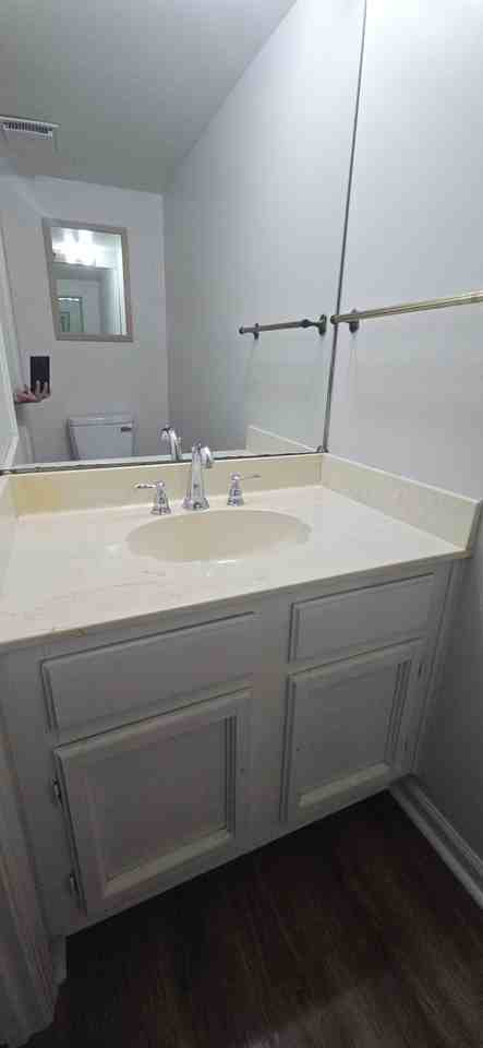 427 W 4th St - Photo 6 of 8