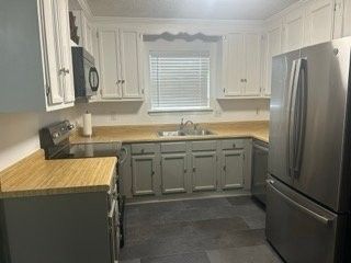 435 W 4th St - Photo 5 of 8