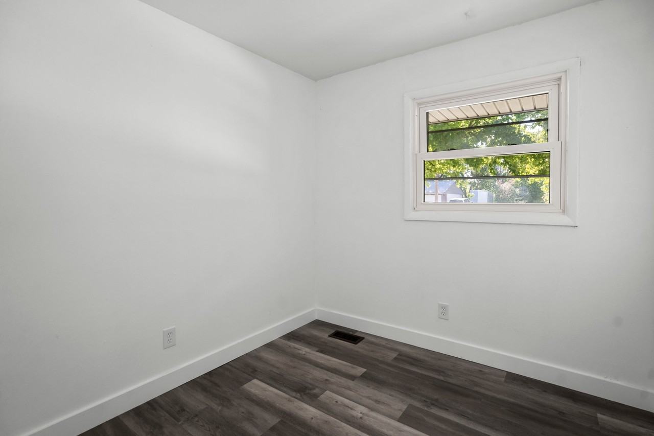 2474 Thornton Dr - Photo 5 of 20