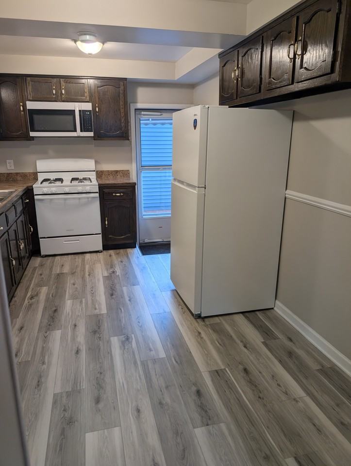 3210 Center Dr - Photo 3 of 12