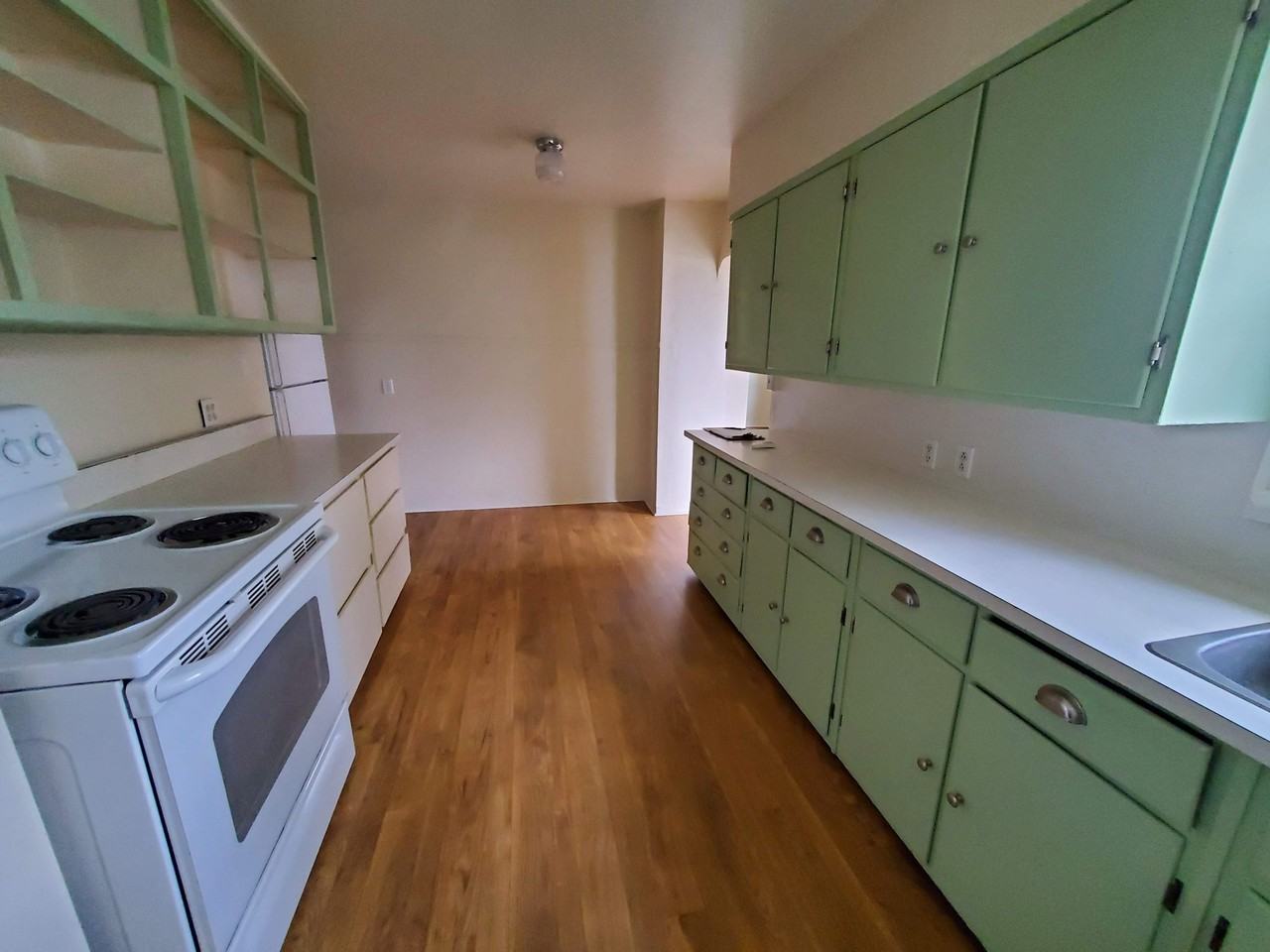911 Adams St - Photo 2 of 7