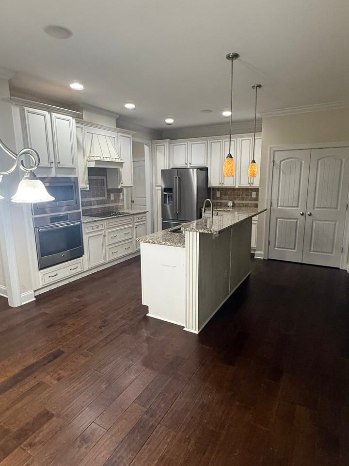 239 Tulip Dr - Photo 3 of 18