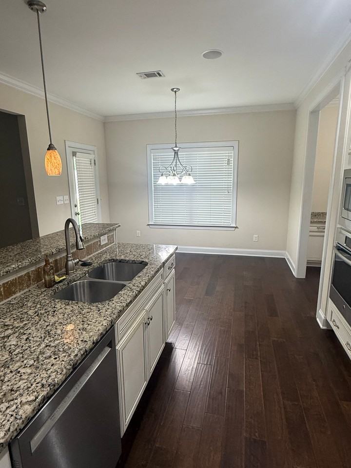239 Tulip Dr - Photo 6 of 18
