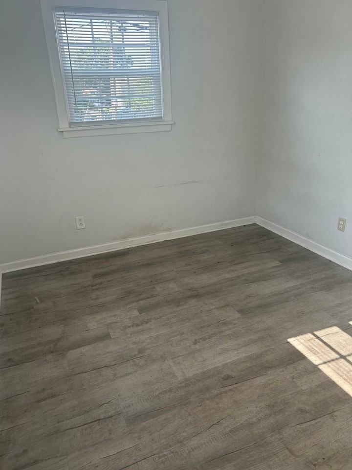 620 30th St - Photo 6 of 7