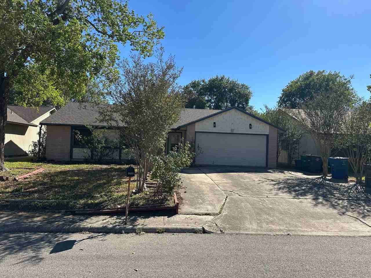 5922 Lakedale St - Photo 2 of 18