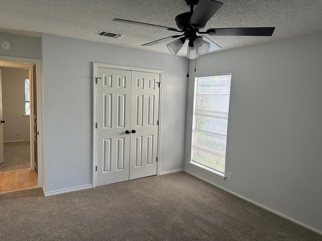 5922 Lakedale St - Photo 4 of 18