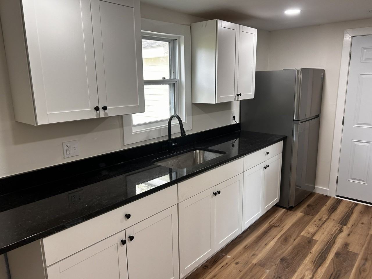 1022 Logan Ave - Photo 5 of 15