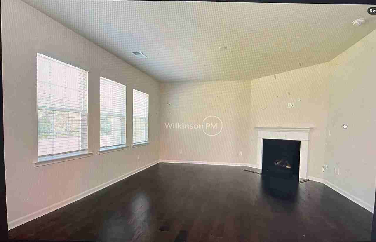16029 Duval Dr - Photo 3 of 7