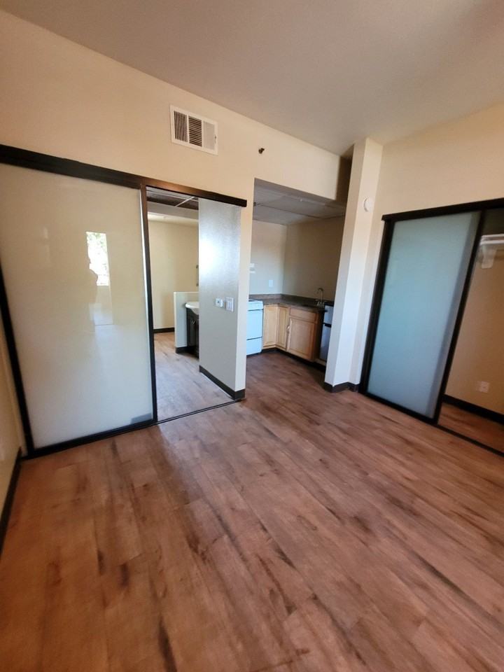44916 10th St W - Photo 4 of 5