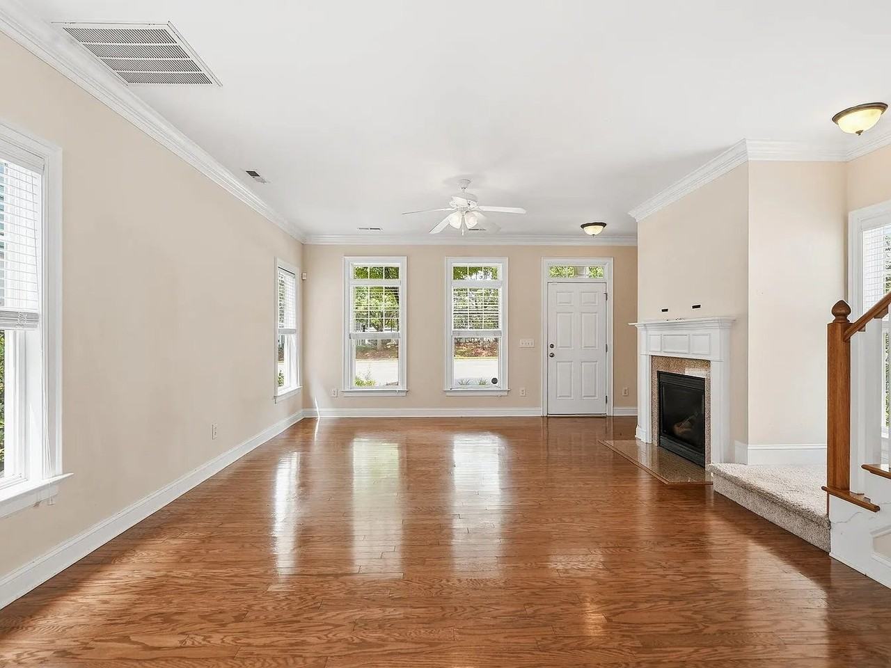 7815 Acc Blvd - Photo 4 of 11