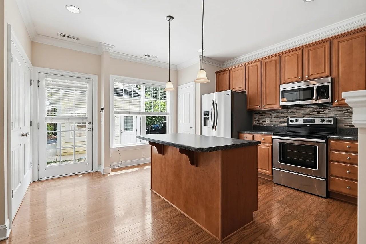 7815 Acc Blvd - Photo 6 of 11