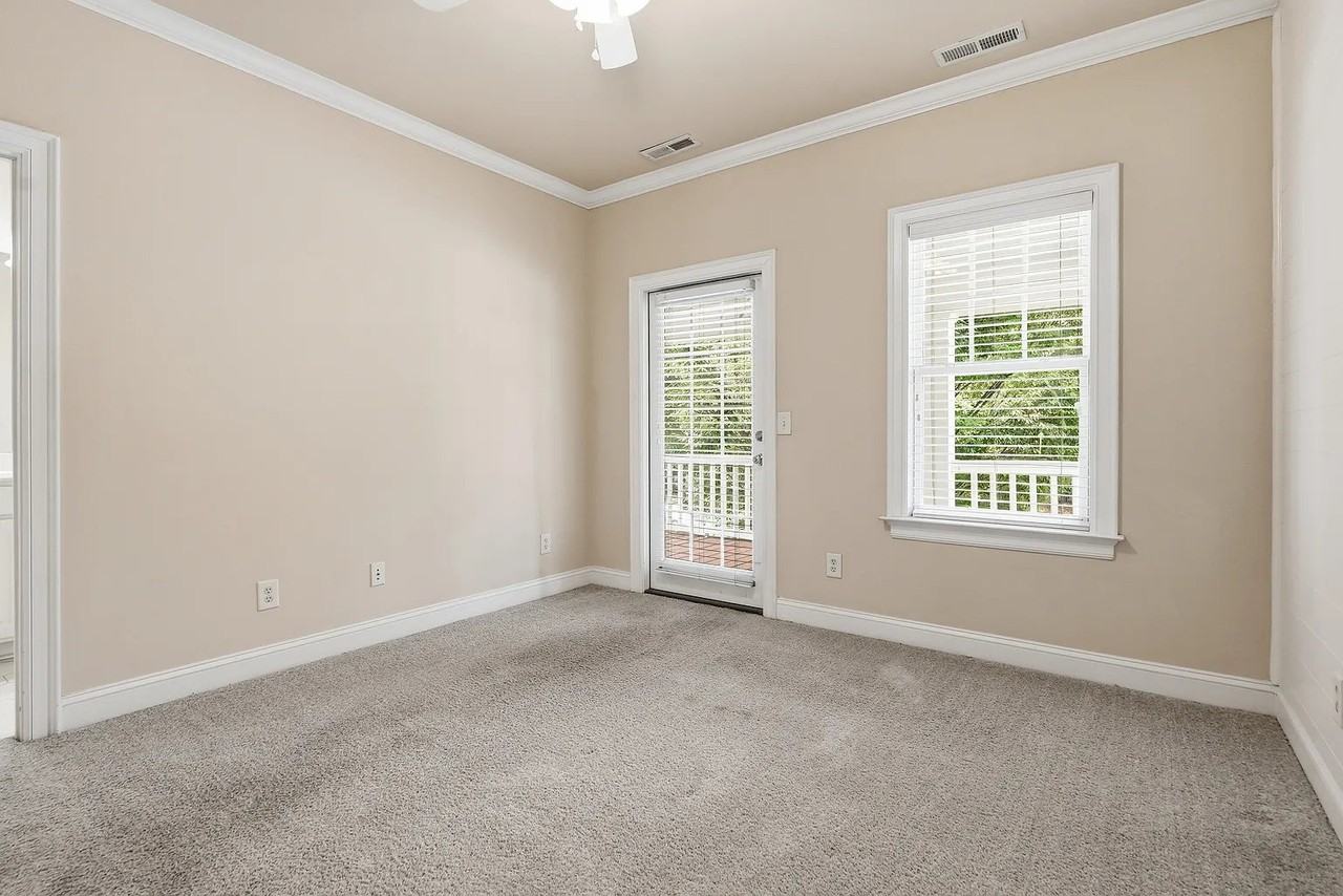 7815 Acc Blvd - Photo 7 of 11