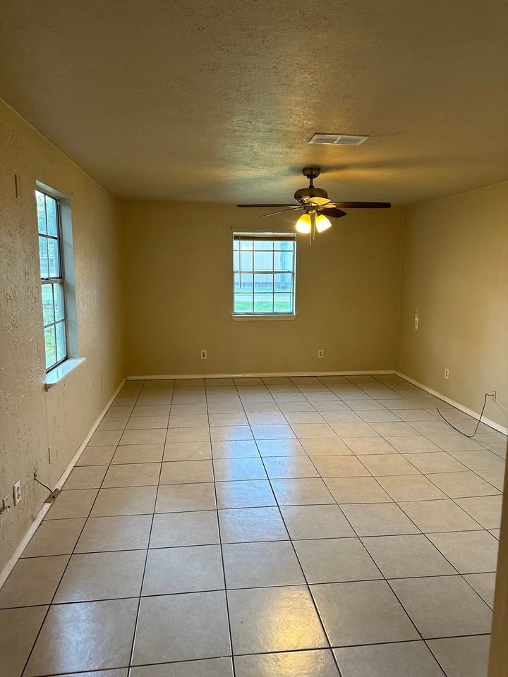 1703 Orval Rd - Photo 3 of 9
