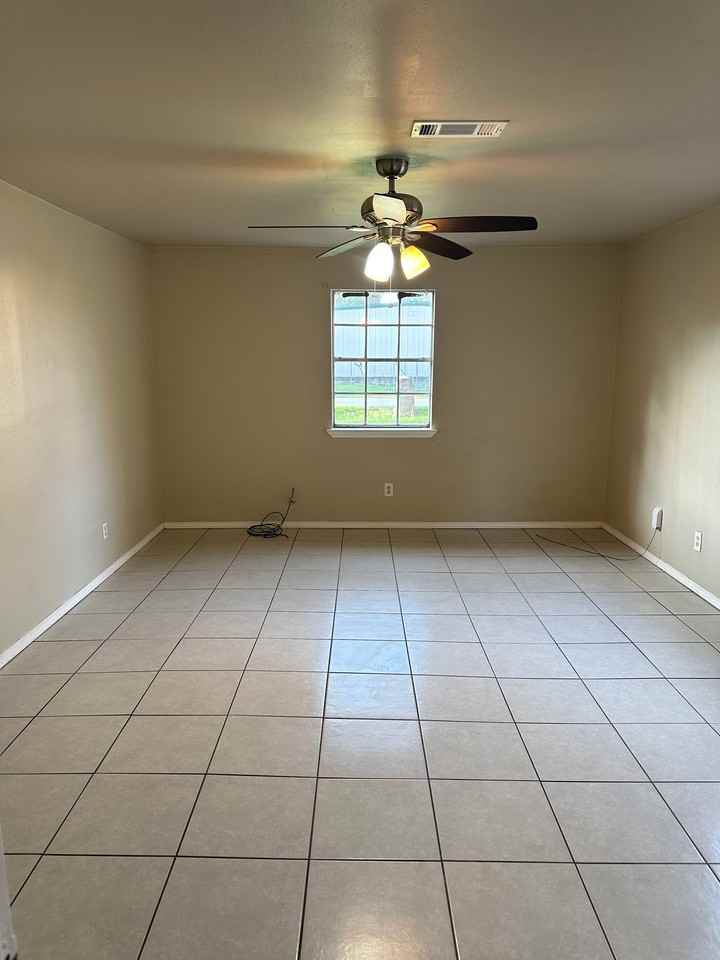 1703 Orval Rd - Photo 5 of 9