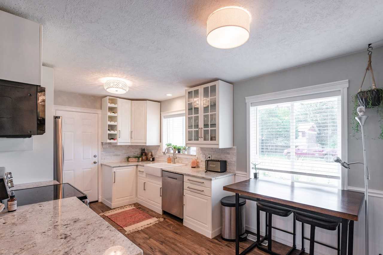 1538 E Winward Dr - Photo 5 of 19