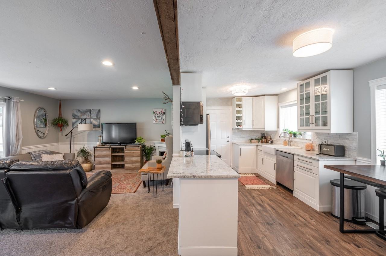 1538 E Winward Dr - Photo 6 of 19