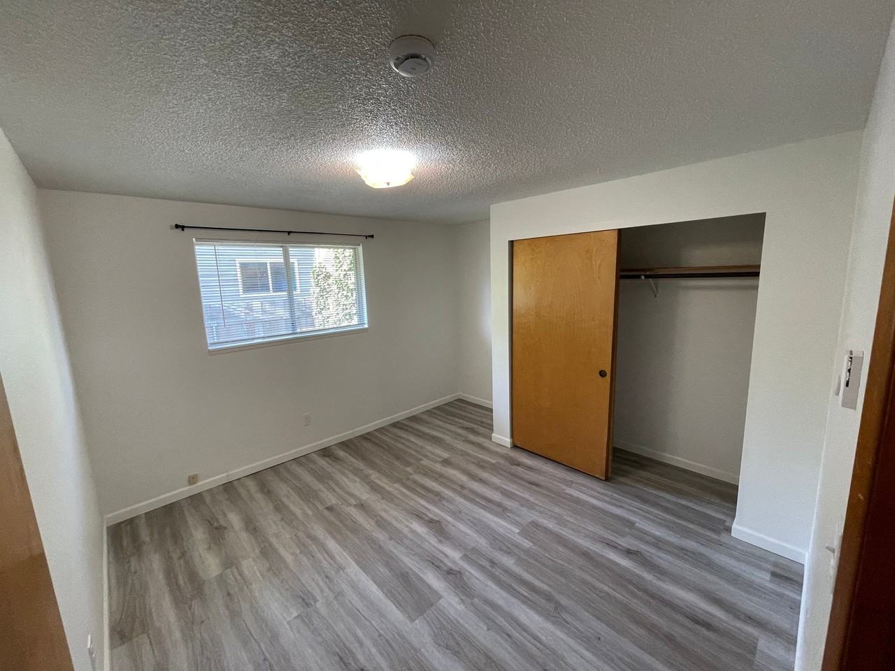 2021 Thompson Ave - Photo 5 of 15