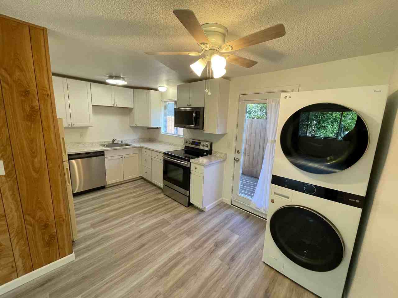 2021 Thompson Ave - Photo 6 of 15