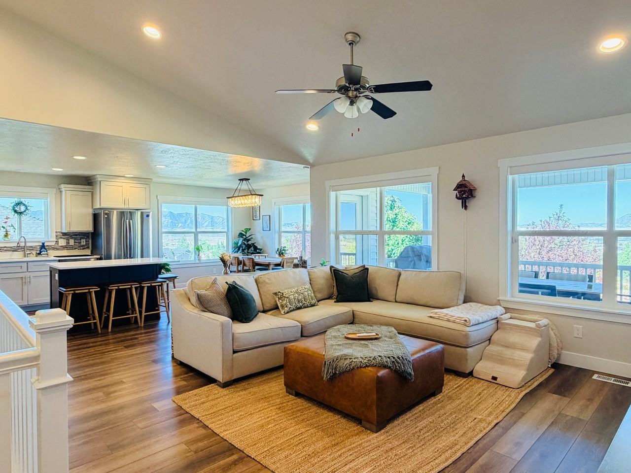 575 Ne - Photo 2 of 20