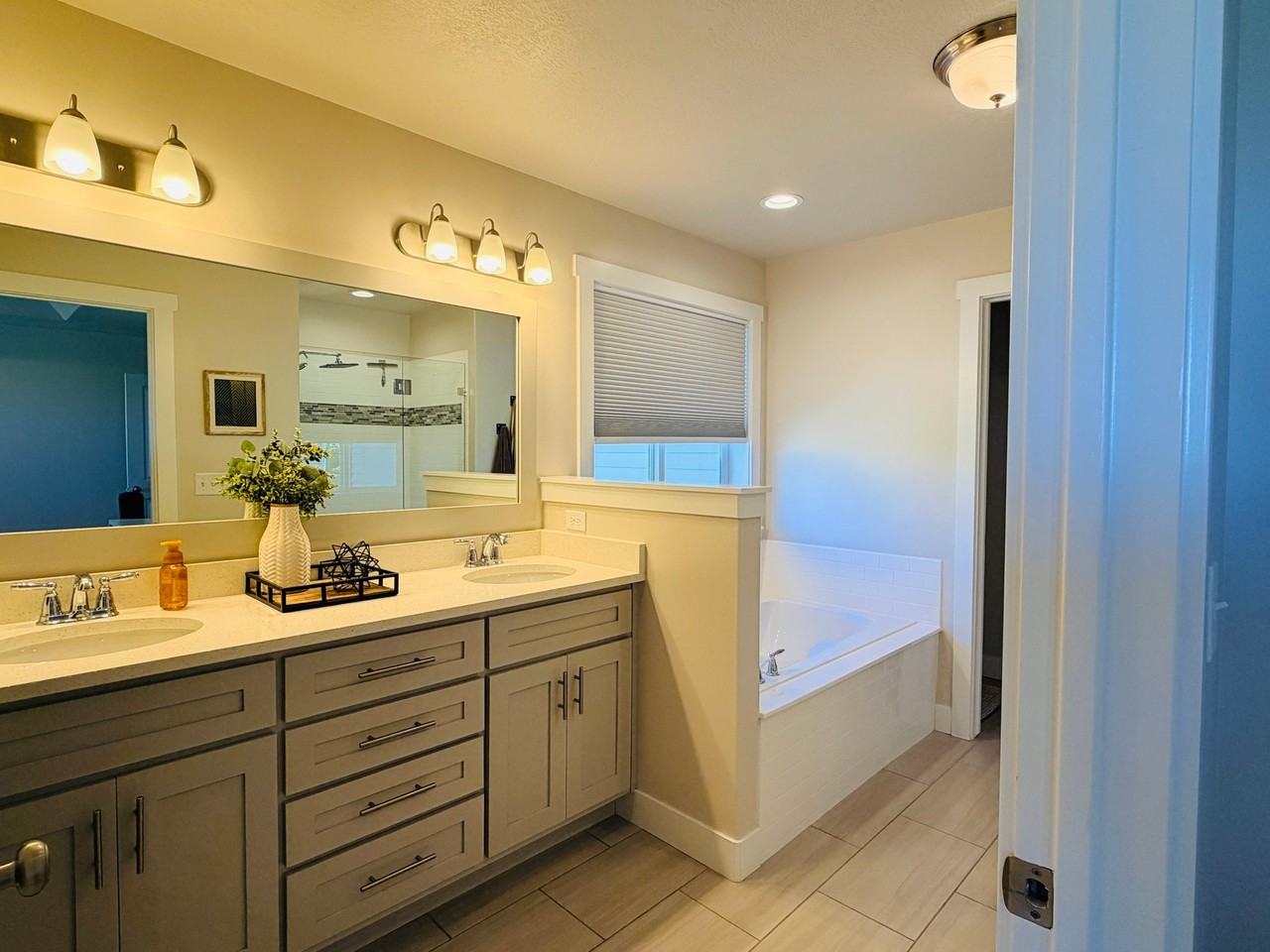 575 Ne - Photo 7 of 20