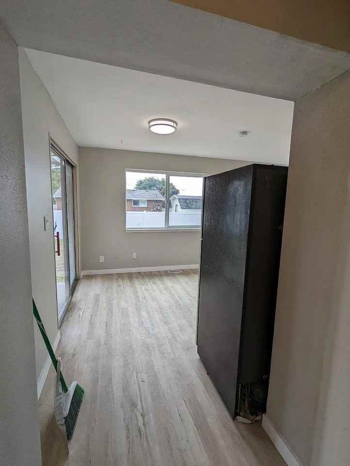 1025 Wn - Photo 2 of 18