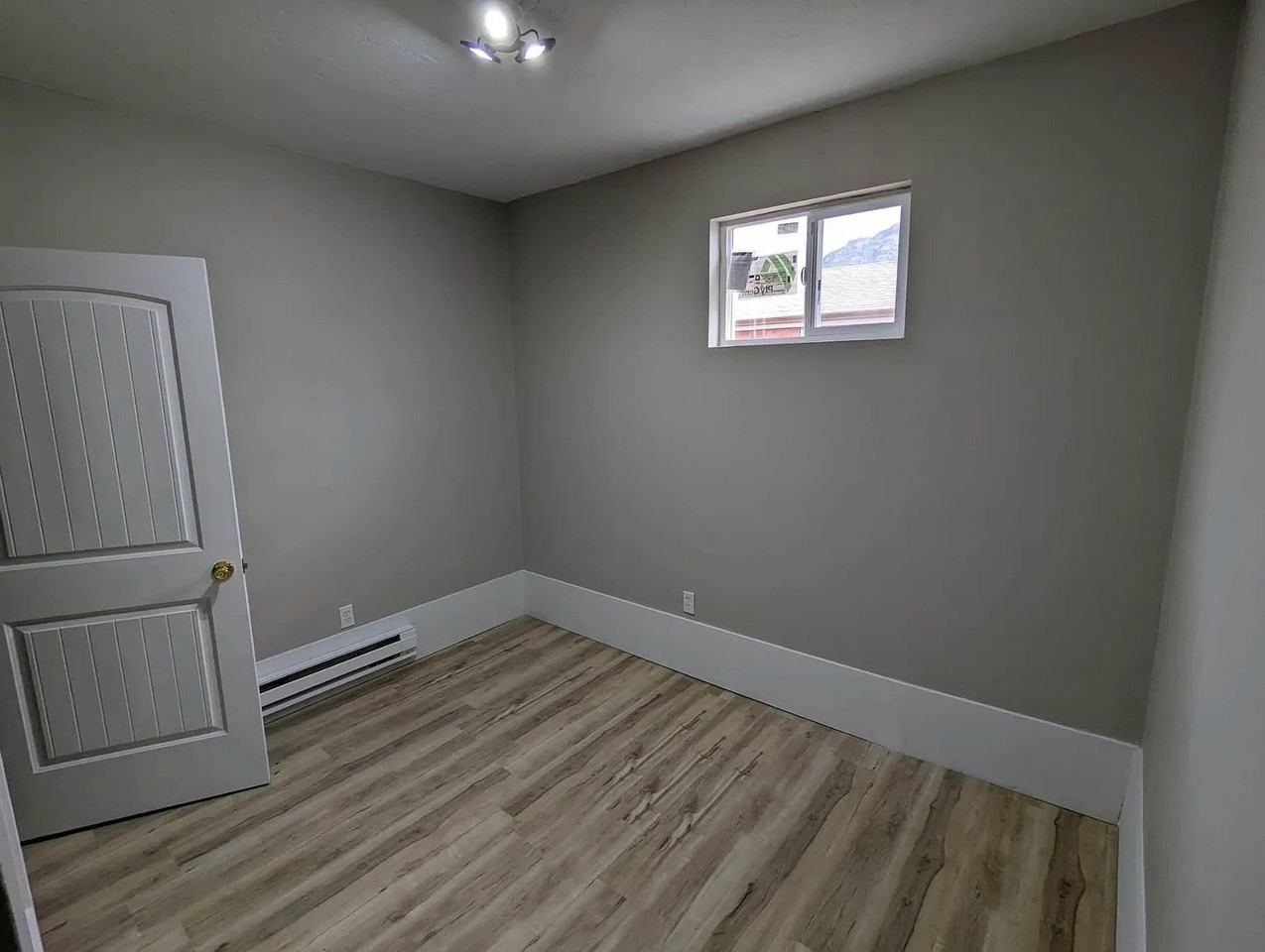 1025 Wn - Photo 3 of 18
