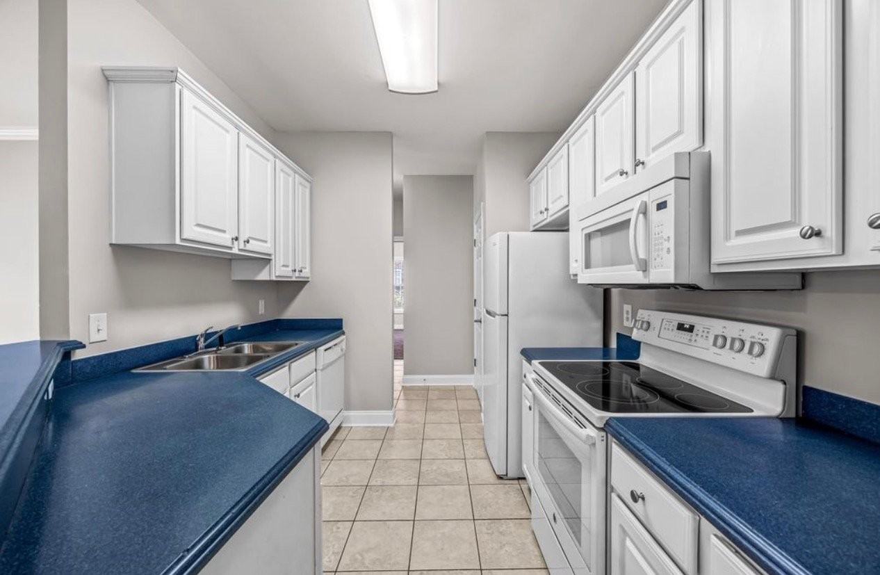 2021 Silvercrest Dr #B - Photo 4 of 16
