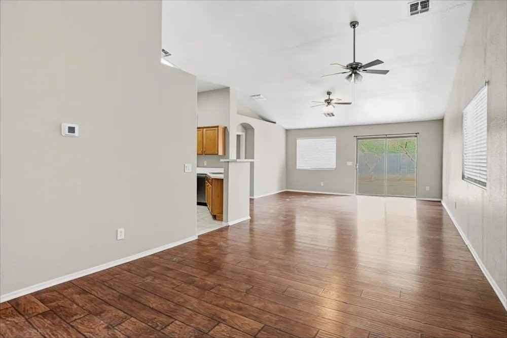 627 Grant St Se - Photo 2 of 9