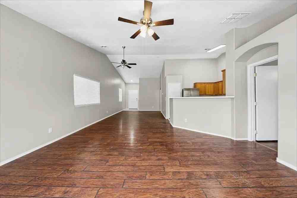 627 Grant St Se - Photo 4 of 9