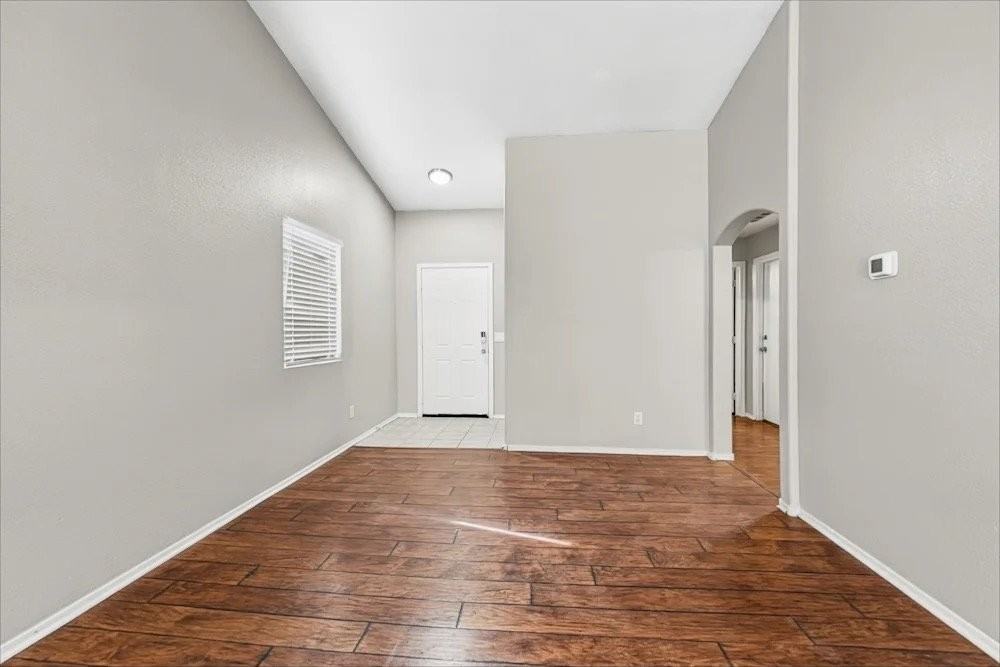627 Grant St Se - Photo 5 of 9