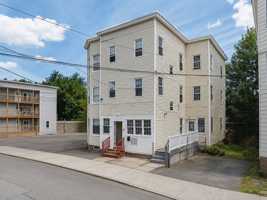featured image of 131 Clarendon St #3