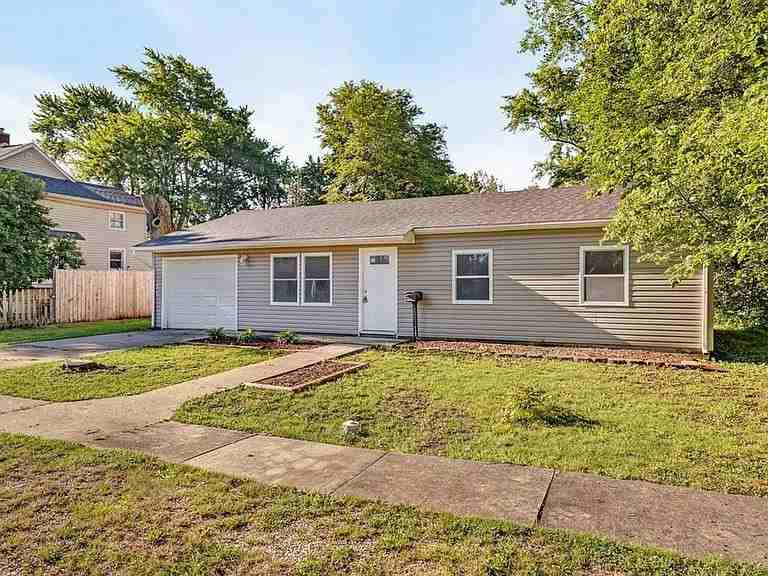 403 W James St - Photo 2 of 19