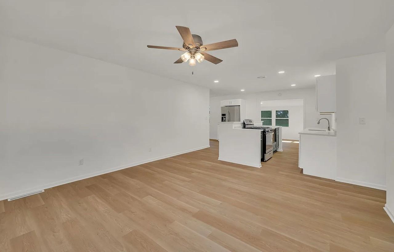 403 W James St - Photo 4 of 19