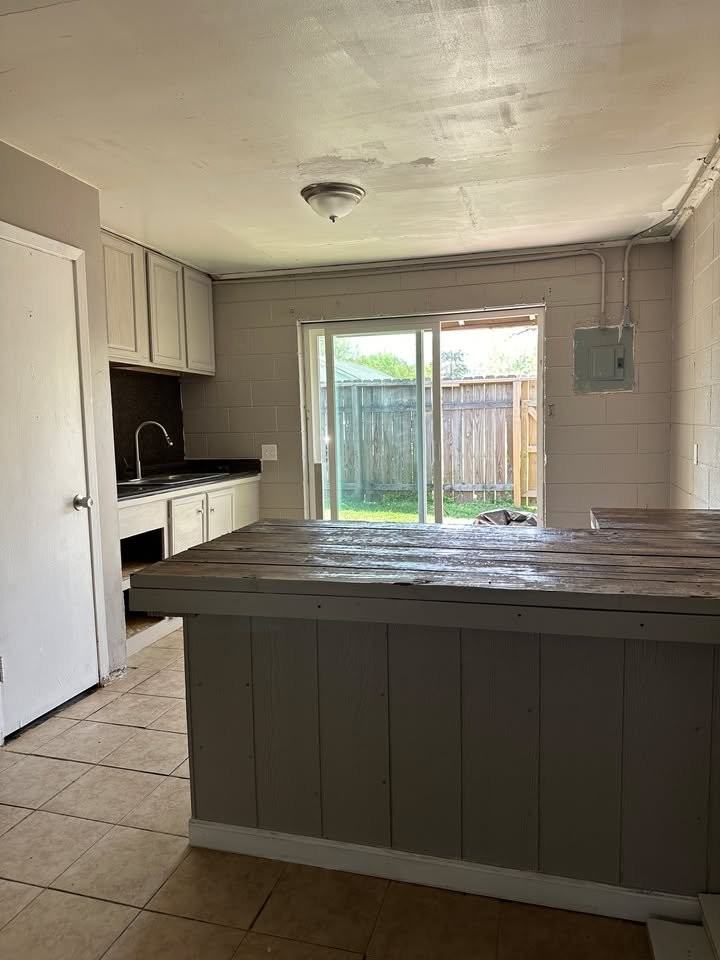 519 N Bonner St #519 - Photo 2 of 9