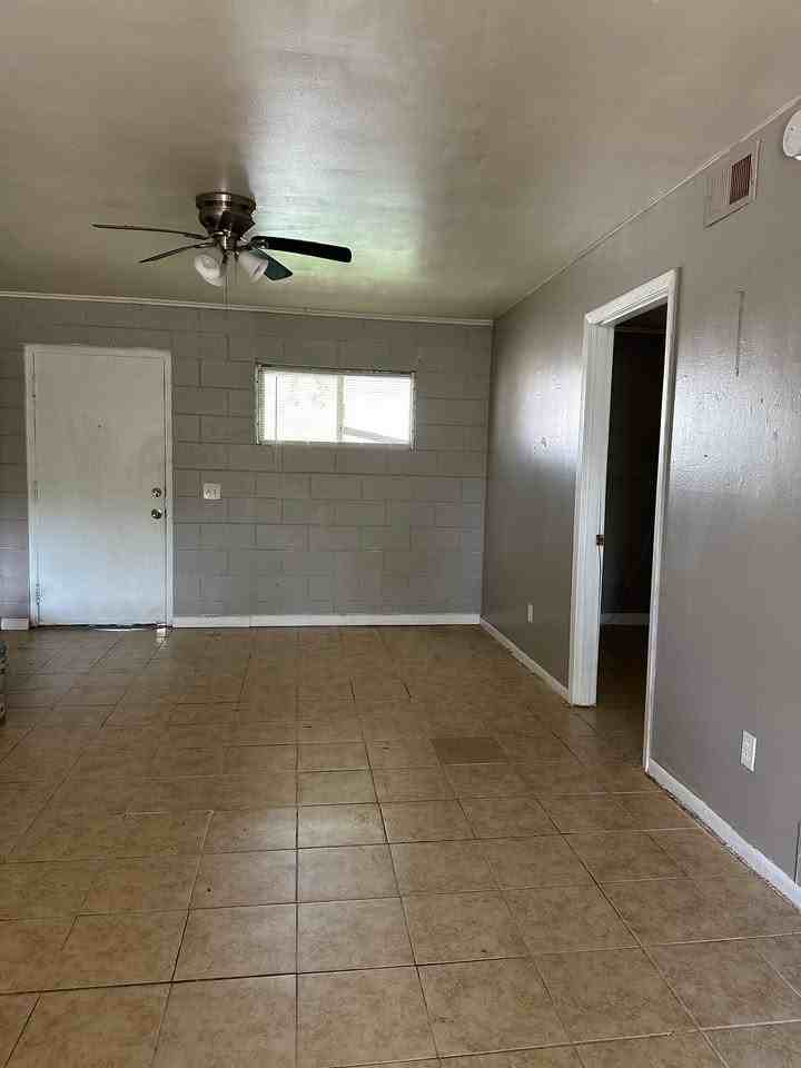 519 N Bonner St #519 - Photo 5 of 9