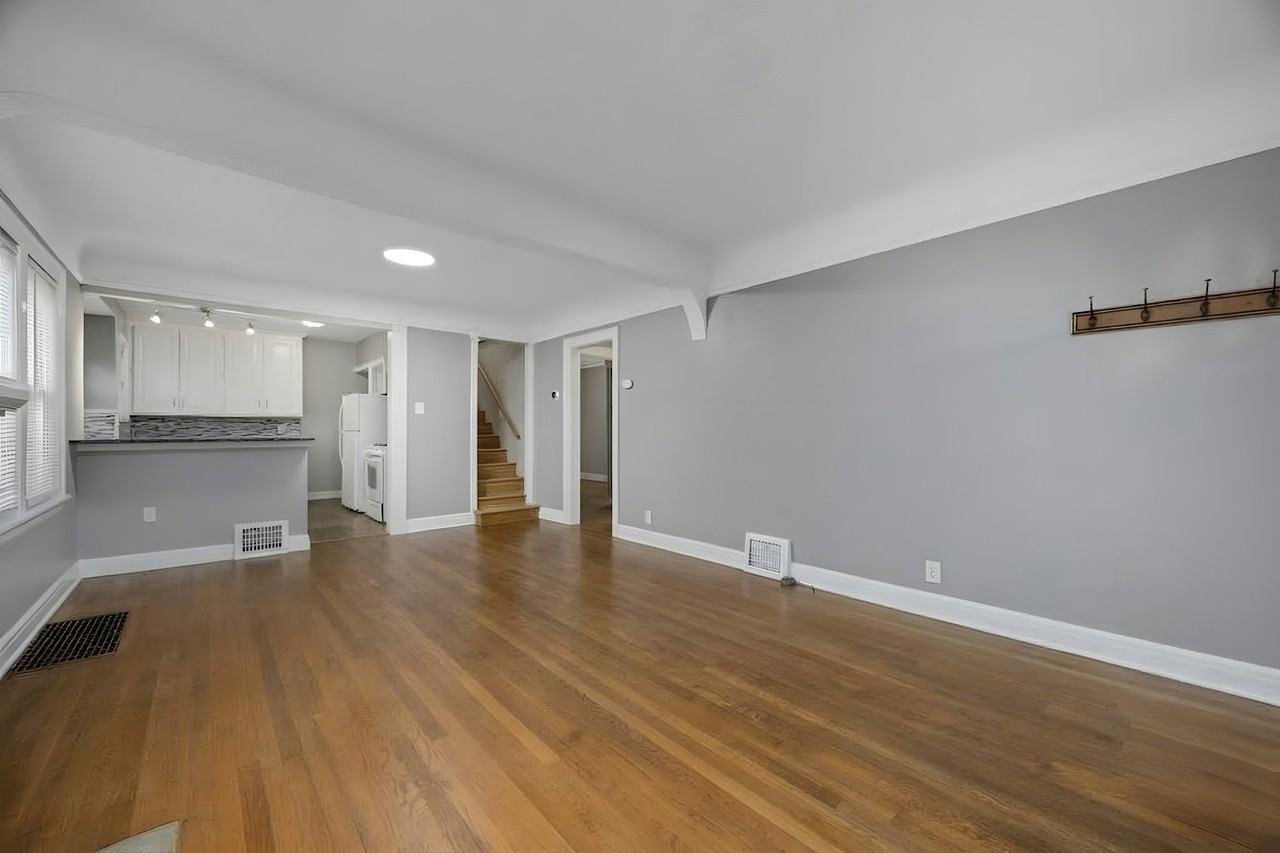 1600 McLean Avenue - Photo 4 of 32
