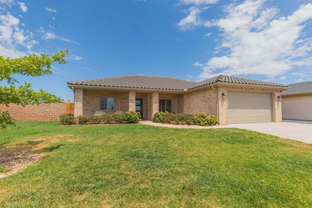 1430 Merlot Blvd - Photo 2 of 33