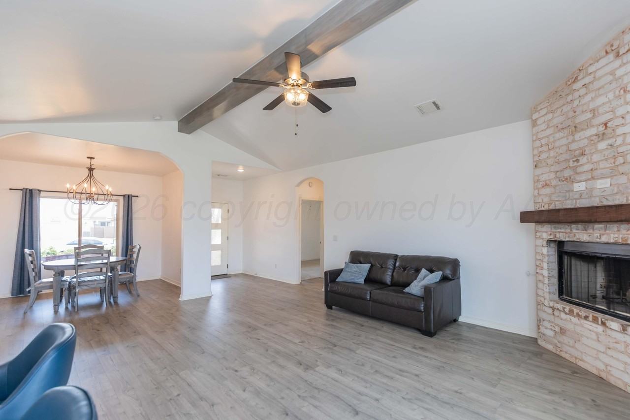 1430 Merlot Blvd - Photo 5 of 33