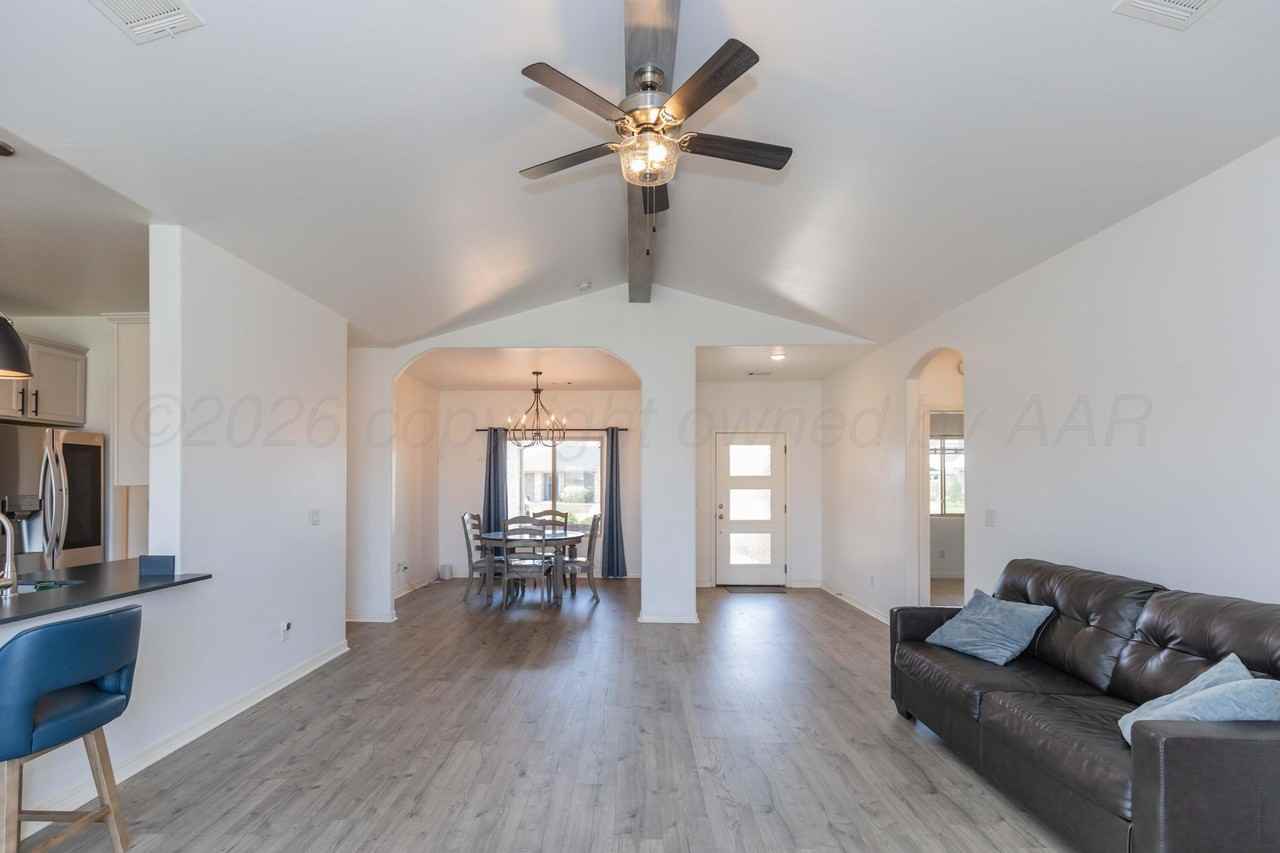 1430 Merlot Blvd - Photo 6 of 33