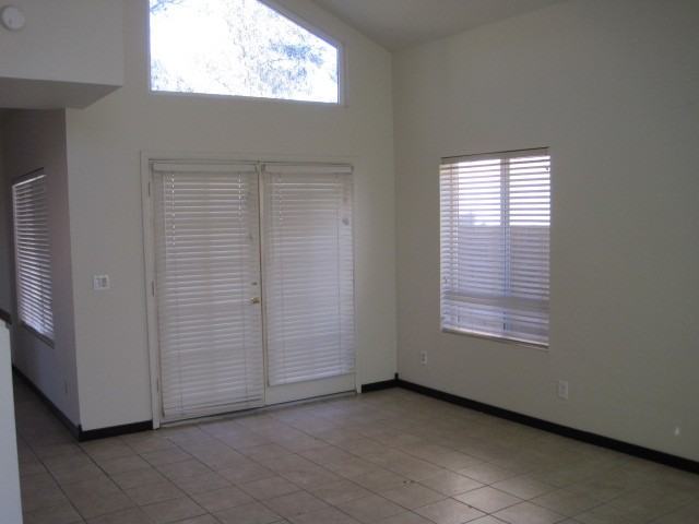 12 W Hancock Ave #1 - Photo 3 of 4