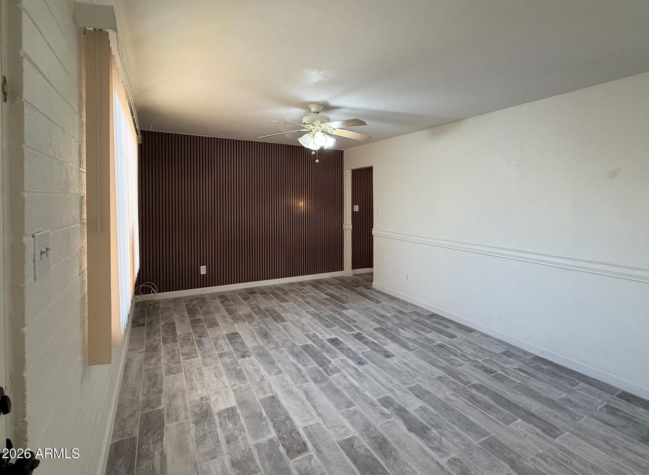 11329 W Duluth Ave - Photo 5 of 30