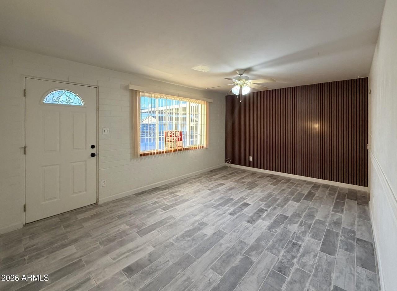 11329 W Duluth Ave - Photo 6 of 30