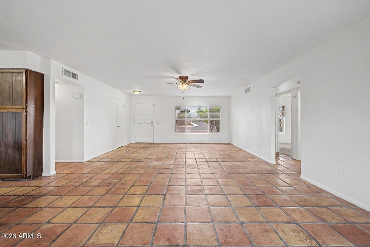 1134 W Hermosa Dr - Photo 3 of 32